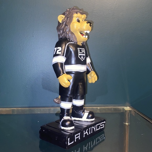 LA KINGS “BAILEY” MASCOT STATUE NHL - Picture 4 of 7